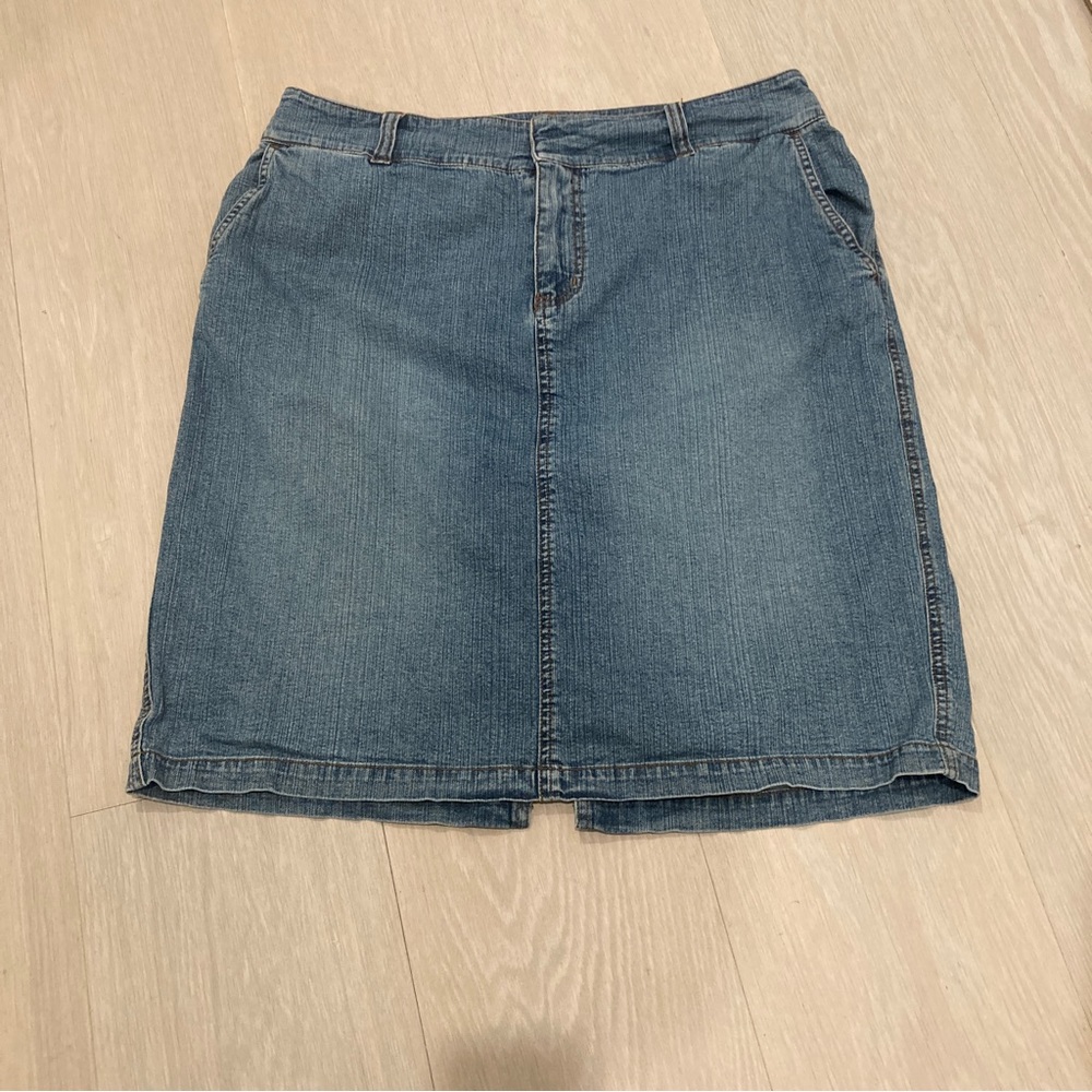VENEZIA denim skirt.